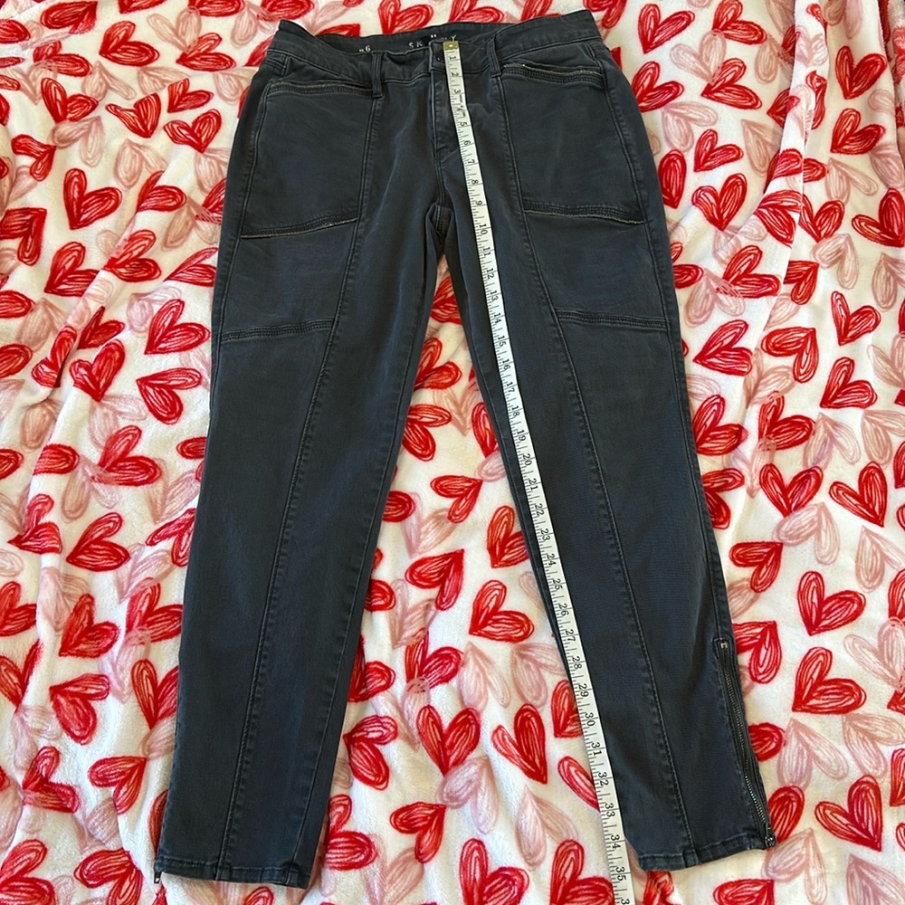 White House Black Market Size 6 Dark Gray Skinny Jeans